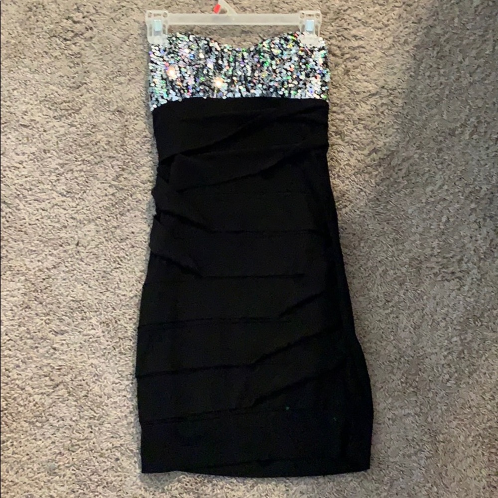 Black bodycon dress